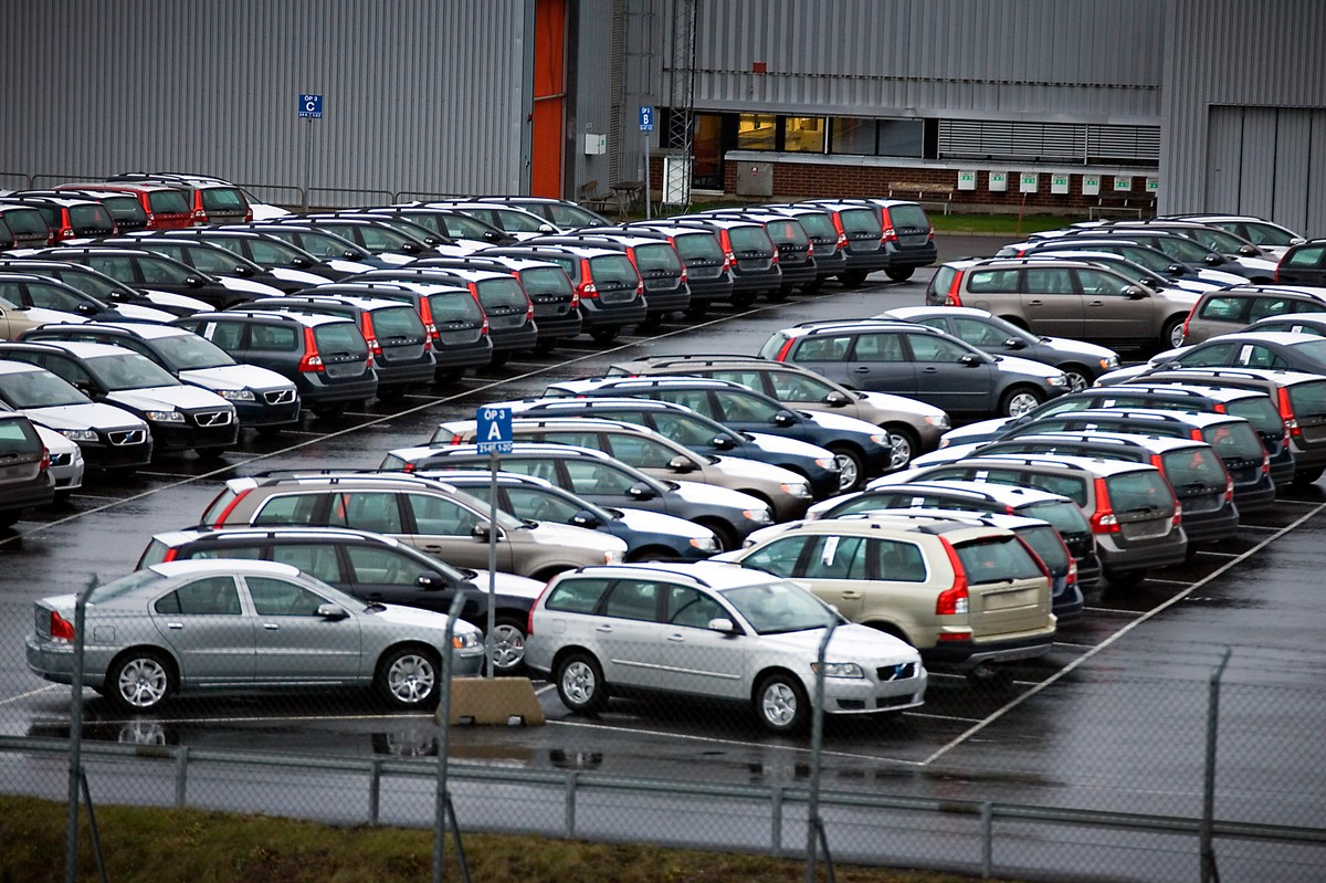 Pojazd nieodebrany, po przymusowym odholowaniu go na policyjny parking, zostanie zlicytowany po trzech miesiącach. Z wnioskiem do sądu w tej sprawie wystąpi starosta.