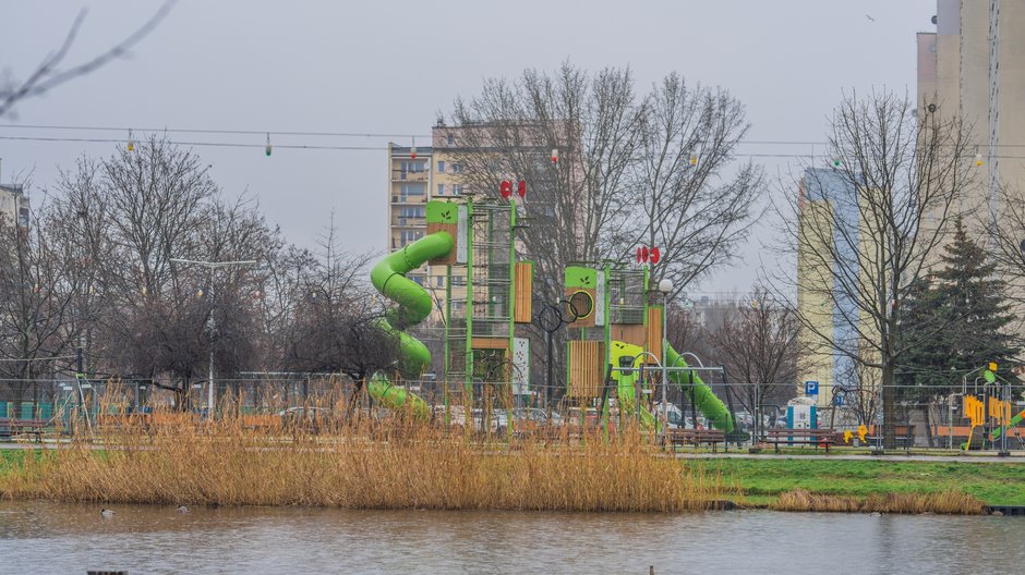 Jest wyjątkowy. Nowy plac zabaw na Bielanach w Warszawie otwarty