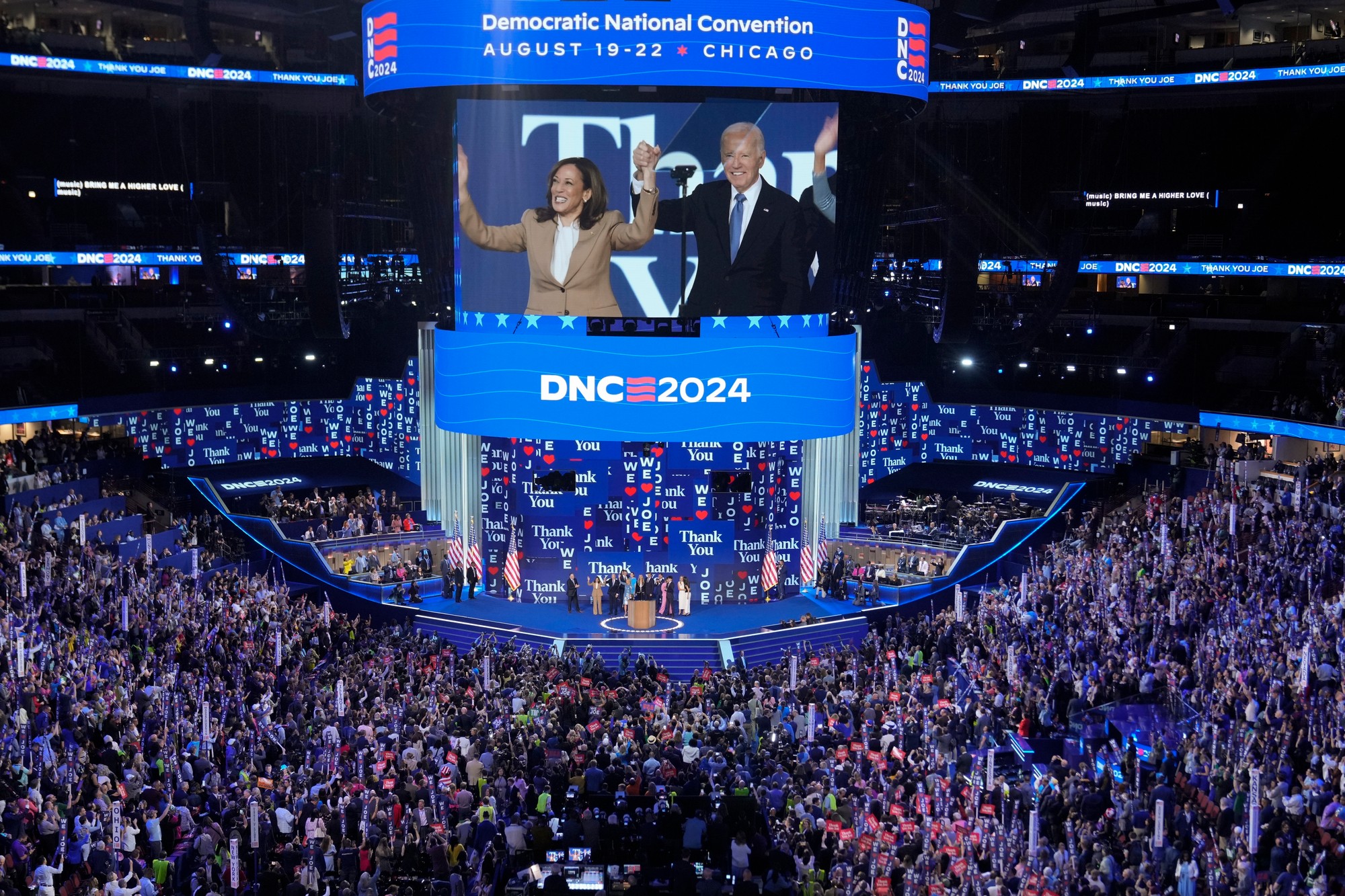 Joe Biden a Kamala Harris na nominačnom zjazde Demokratickej strany.