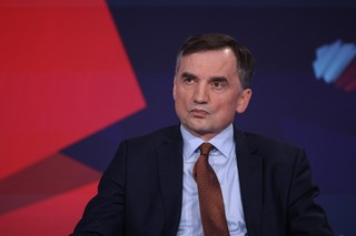 Ziobro w Budapeszcie, ABW sprawdza jego adresy w Polsce. Jak wygląda procedura zatrzymania?