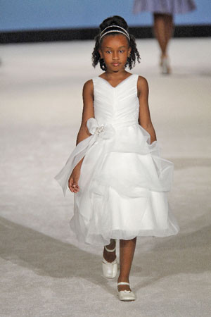 Jak ubrać na ślub małą damę?
