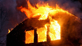 Tűzvész pusztított Franciaországban: leégett egy 2500 hektoliteres szeszraktár