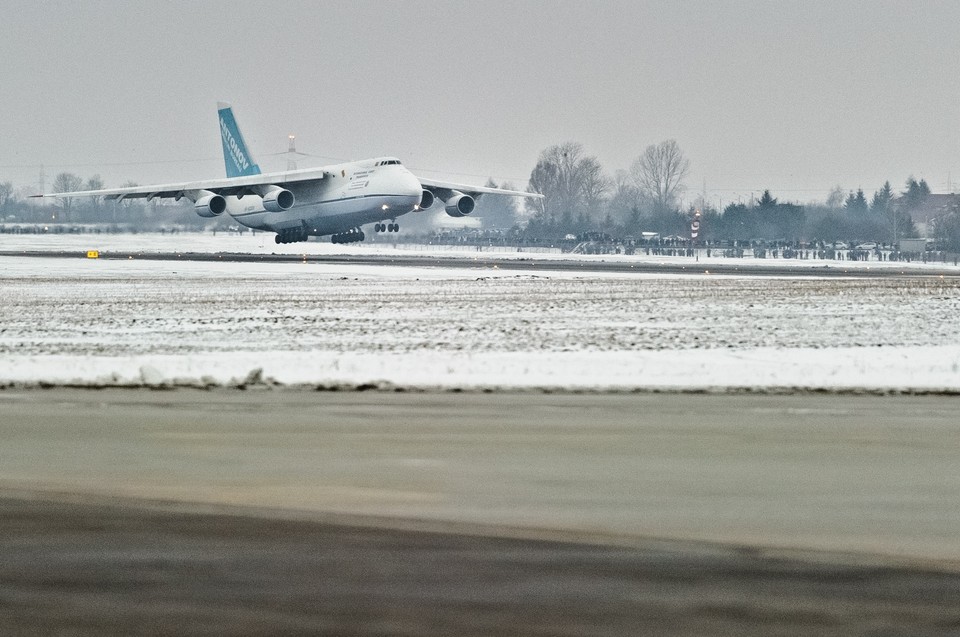 ŚWIDNIK AN-124 RUSŁAN LĄDOWANIE