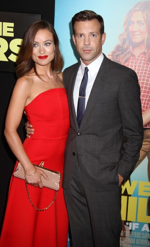 Jason Sudeikis z żoną Olivią Wilde na premierze 'Millerów'