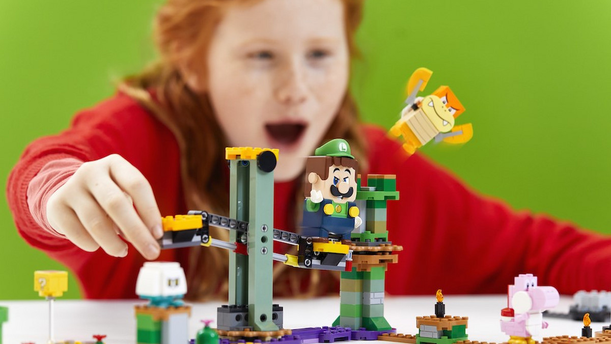 Grupa LEGO ogłosiła, że uwielbiany przez fanów Luigi dołączy do świata LEGO Super Mario. Nowego bohatera będzie można znaleźć w zestawie startowym LEGO Super Mario Przygody z Luigi, który pozwoli dzieciom na przeżycie zupełnie nowych ekscytujących przygód.