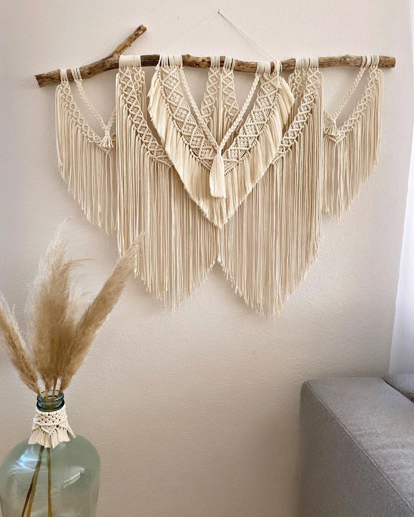 Celine Art tresse de splendides macramés que l’on peut commander via son profil Instagram.