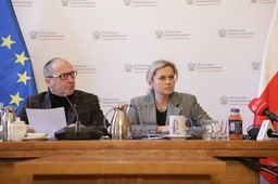 "systemowe zwiększanie obciążeń nauczycieli". związek zbulwersowany propozycją men