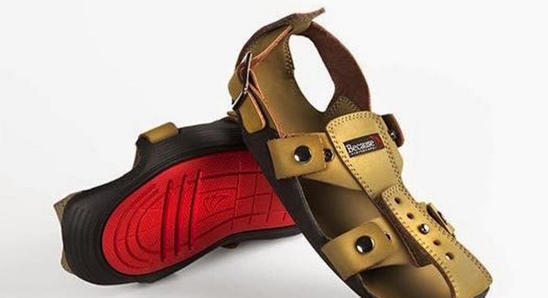 Expandable sandals