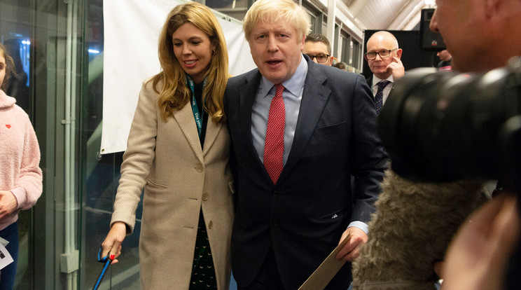 Boris Johnson és párja, Carrie Symonds szerényen utazott / Fotó: Profimedia-Reddot