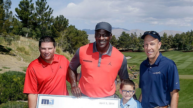 Michael Jordan 60. szülinapja alkalmával 10 millió dollárt adományozott gyerekeknek