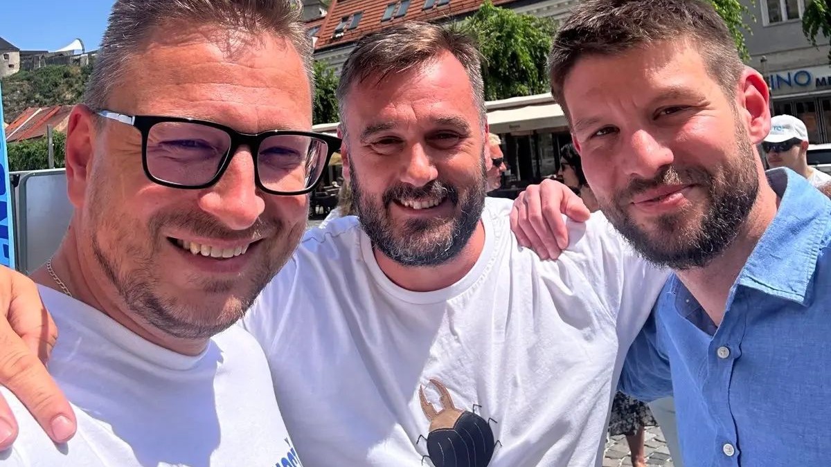 Bývalý člen Progresívneho Slovenska Martin Pekár s Michalom Šimečkom a Michalom Wiezikom