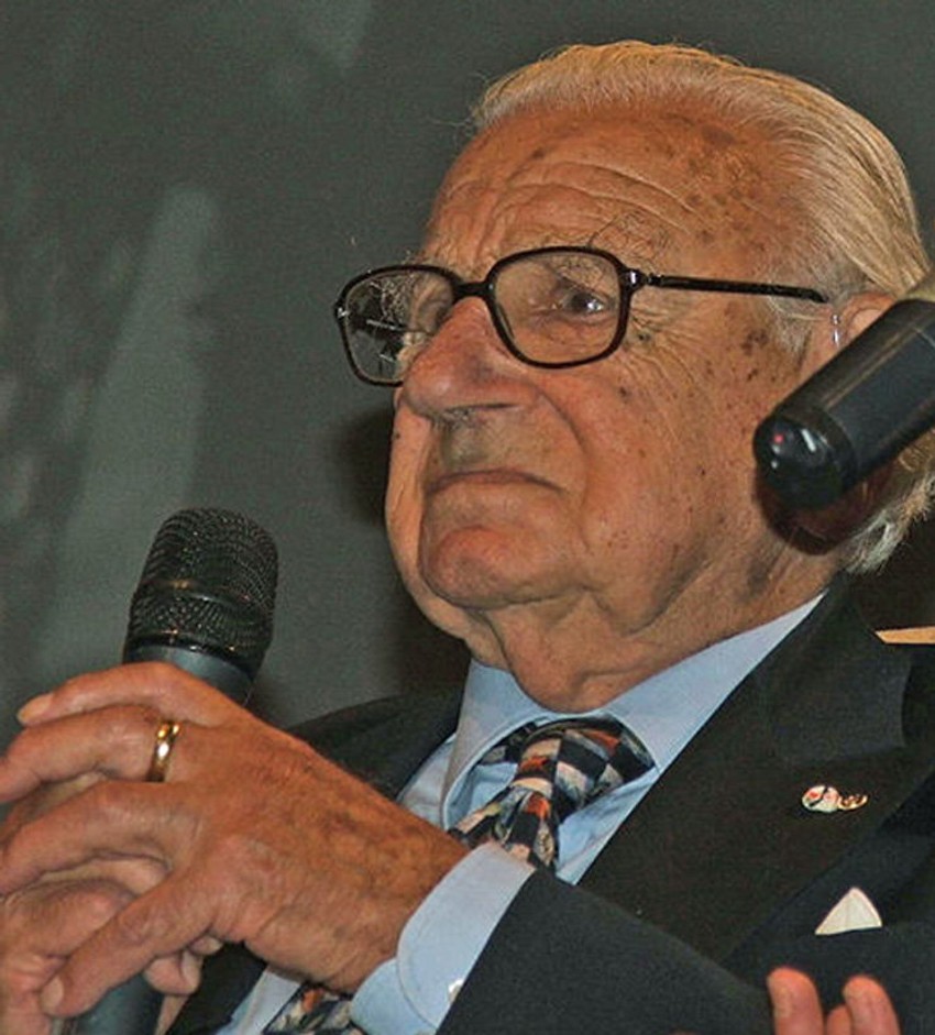 Ser Nikolas Vinton: vitalan i u 105. godini