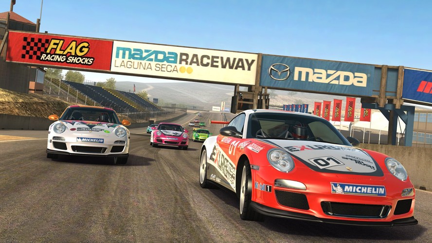 <b>Real Racing 3</b>
<br><br>
Zdecydowanie najlepsze wyścigi na Androida. Świetna oprawa graficzna, dobra mechanika jazdy,  intuicyjne sterowanie i najlepsze samochody. Czegóż chcieć więcej?