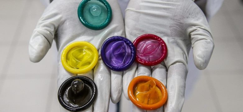Skąd się biorą prezerwatywy? Wizyta w lateksowym imperium
