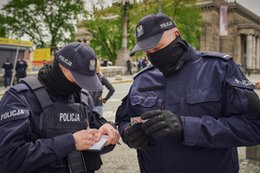 Lockdown. Policja kontroluje tysiące miejsc na dobę