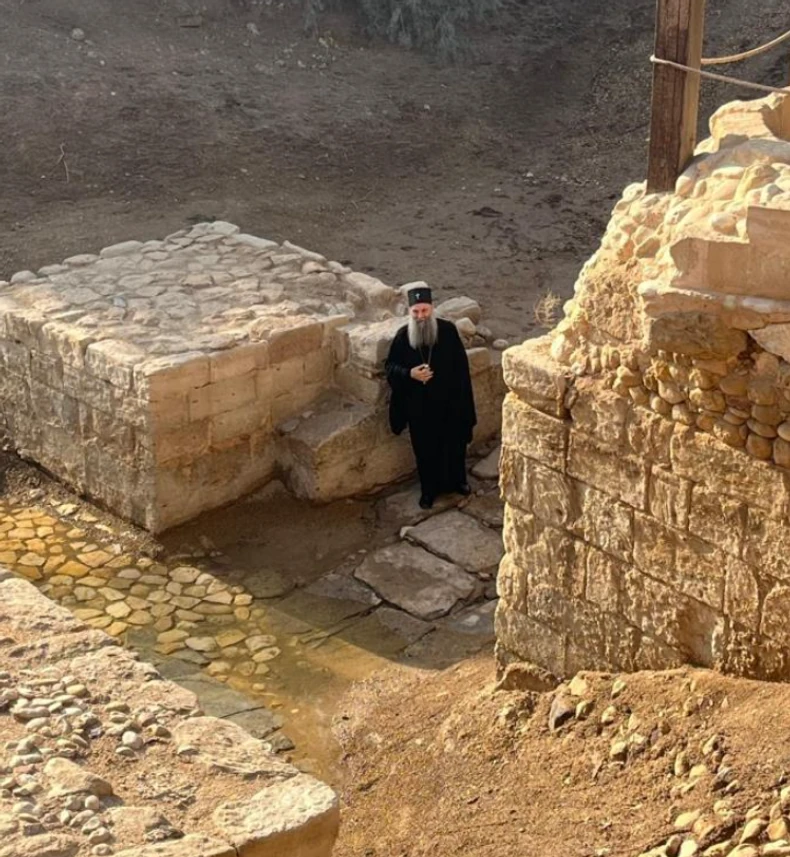 Porfirije na arheološkom nalazištu u Jordanu gde se kršten Isus Hrist