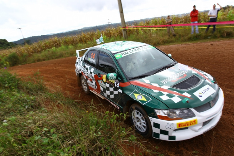 Rally de Curitiba 2010: pewne zwycięstwo Krisa Meeke, Juho Hänninen liderem IRC