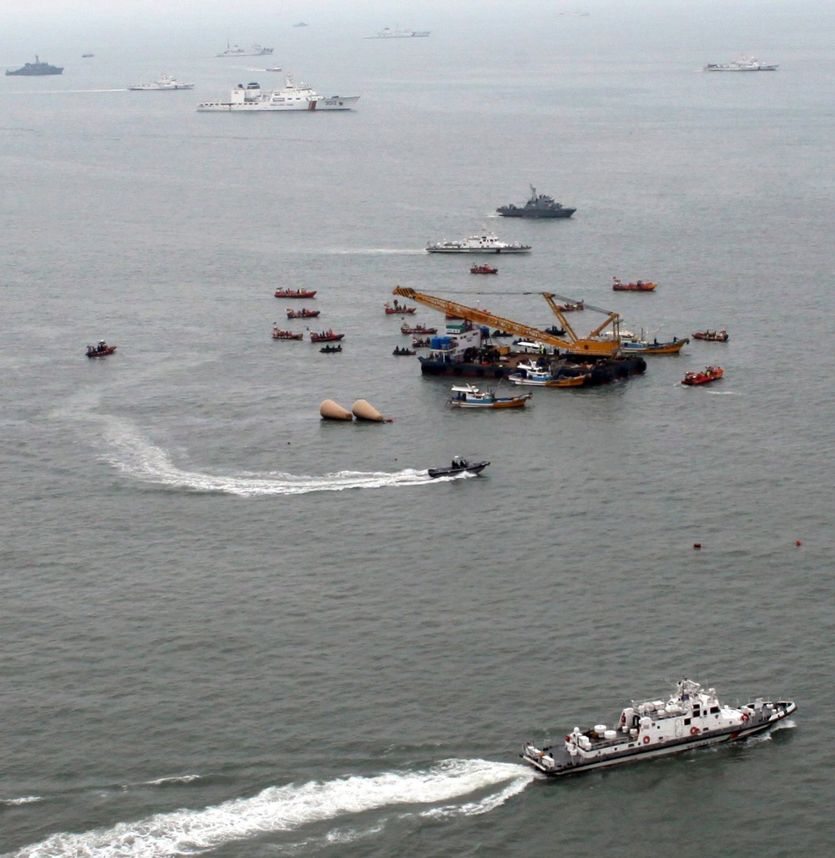 Operacja poszukiwania ciał ofiar trwa nadal