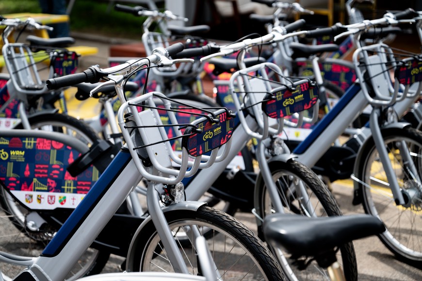 Nowe rowery miejskie są lżejsze niż te, którymi do niedawna jeździliśmy po ulicach