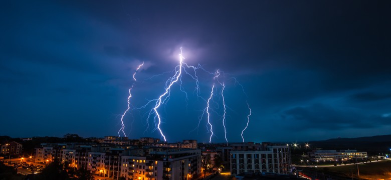 IMGW ostrzega: Szykuje się burzliwy poniedziałek