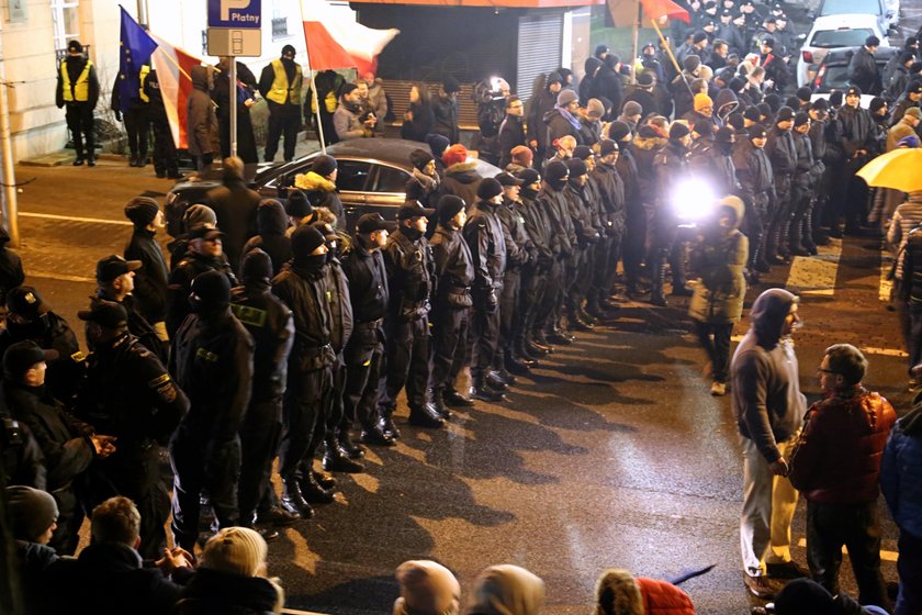 Tych mężczyzn poszukuje policja