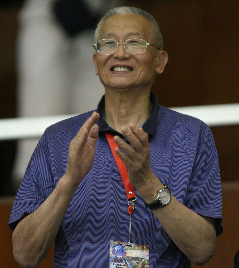 Jizhong Wei (76 l.) rządzi światową siatkówką i nie zabrał Rosji mistrzostw świata.