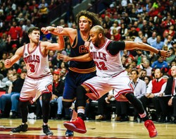 Liga NBA: Zwycięstwa Bulls, Pistons i Warriors na początek sezonu