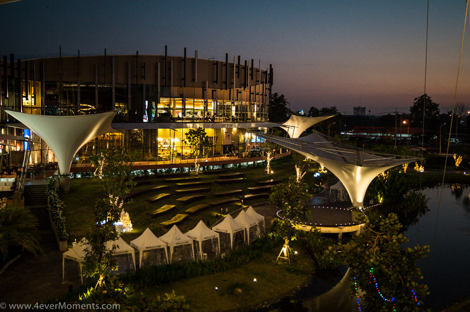 Nowoczesne centrum handlowe Promenada w Chiang Mai