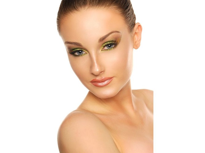 Makijaż w kolorze limonki – instrukcja przygotowania