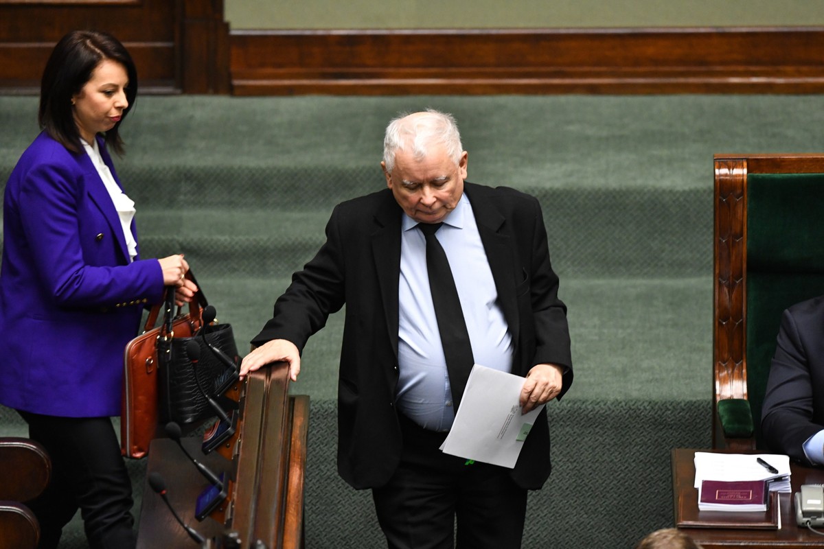 Warszawa, 21.11.2023. Prezes PiS Jarosław Kaczyński na sali obrad Sejmu w Warszawie.
