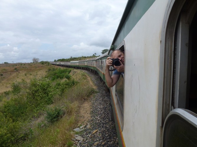 Pociąg z Nairobi do Mombasy (jeździ 3 razy w tygodniu)  jest baaardzo długi.