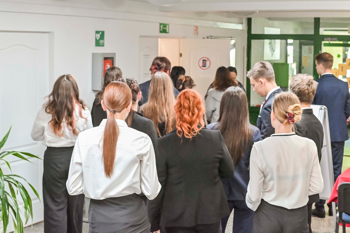 75 proc. to minimum od września. Nowy nakaz będzie dotyczył wszystkich uczniów