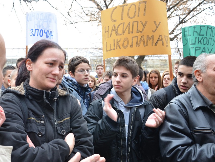 Katarina V. na protestu ispred suda