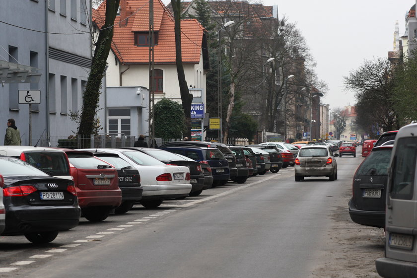 Auta zaparkowane w płatnej strefie