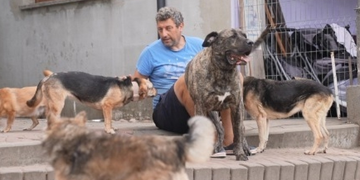 Grzegorz Bielawski całe życie poświęcił ratowaniu zwierząt. Teraz trafił za kratki.
