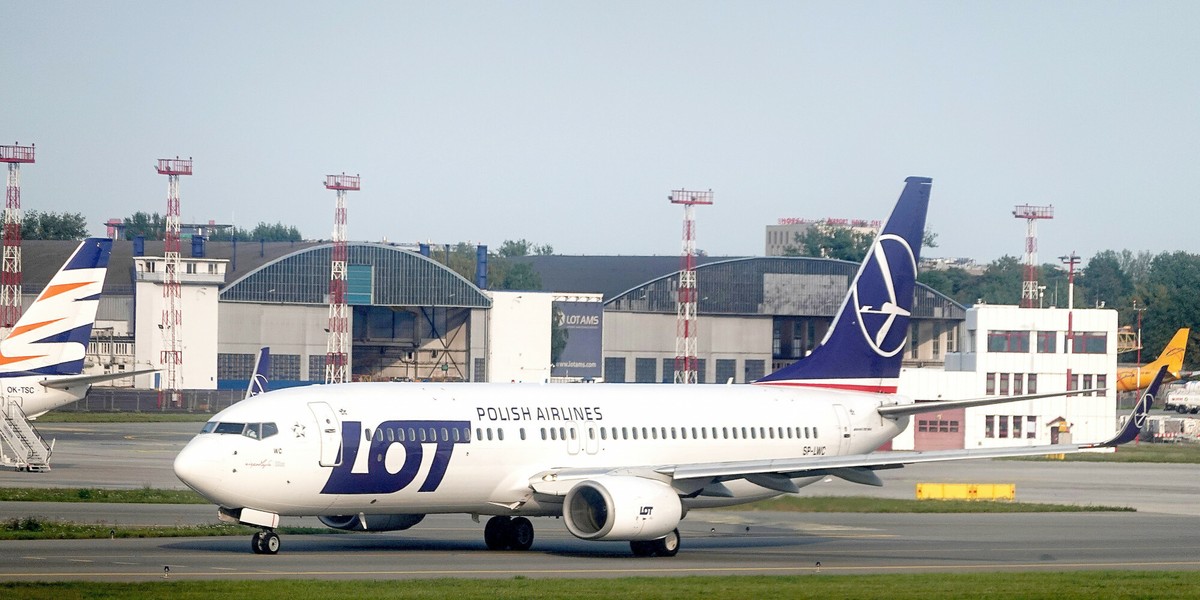 Decyzja o uziemieniu samolotów Boeing 737 MAX 8 dotknęła także PLL LOT i Enter Air. Zgoda EASA nie oznacza, że ten typ samolotu z dnia na dzień wróci do rozkładów lotów przewoźników. 