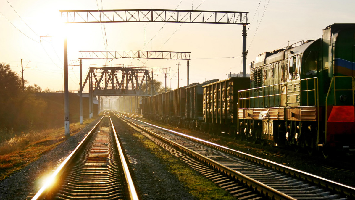 Ministerstwo transportu pracuje nad ustawą, która ma przyspieszyć wykorzystanie przez kolej pieniędzy unijnych na lata 2007-13. Czasu zostało niewiele, ponieważ pieniądze należy rozdzielić do końca roku, a zakontraktowanych jest dopiero 60 proc. środków.