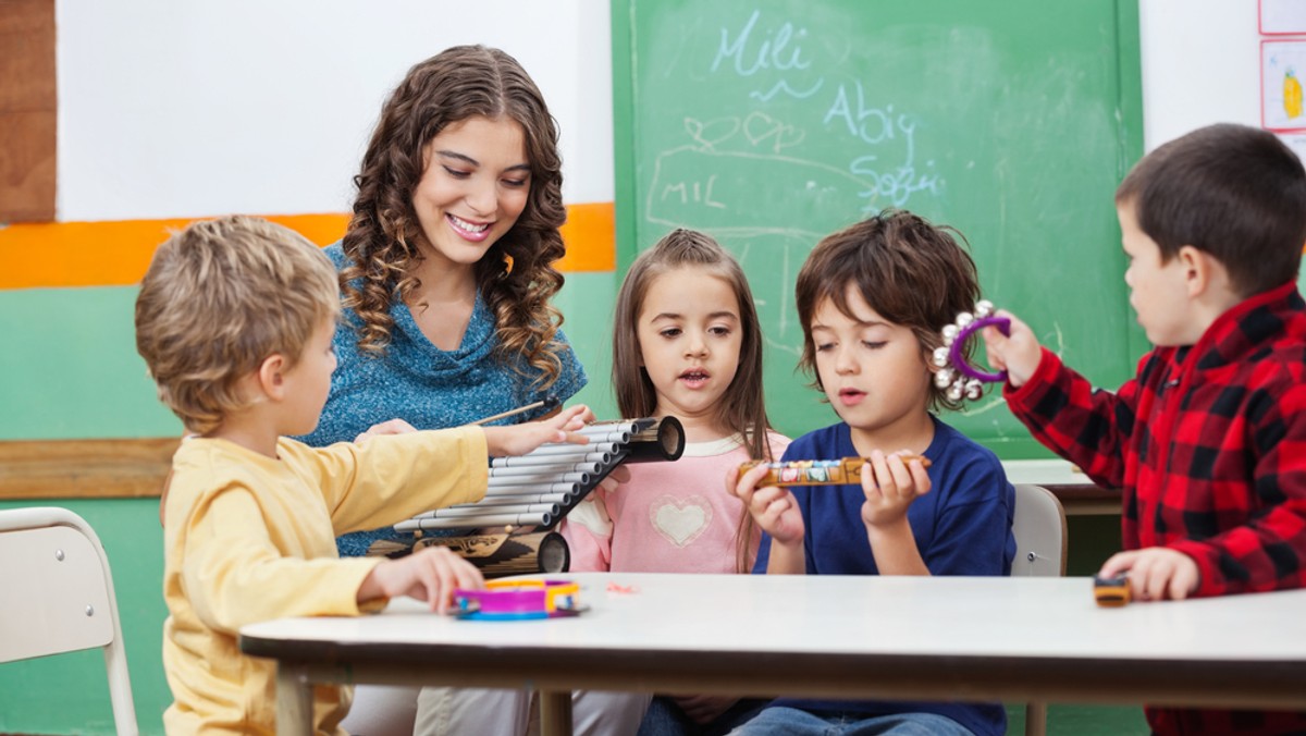 Ministerstwo Edukacji Narodowej planuje wprowadzić doradztwo zawodowe dla dzieci w przedszkolach. Specjalista pomoże im odkryć swoje mocne strony i zainteresowania. Dzięki temu przedszkolakom łatwiej będzie odkryć swoje powołanie i wybrać ścieżkę zawodową. Brzmi dobrze, tylko czy to nie za wcześnie?