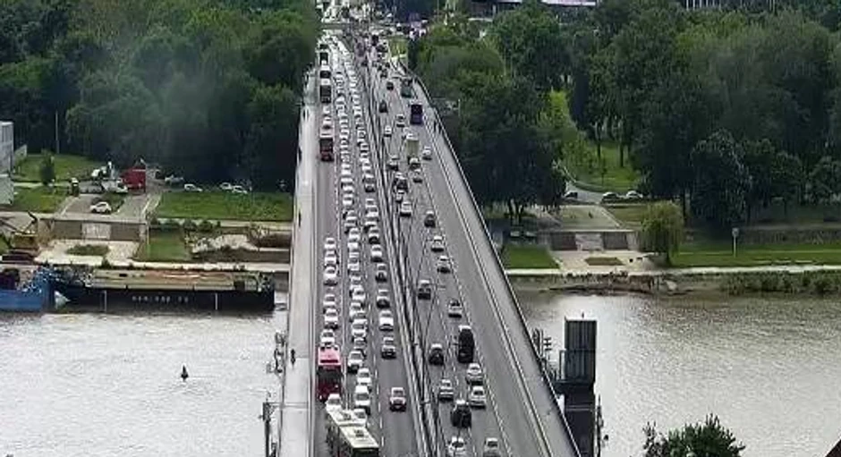 Otežan saobraćaj na Brankovom mostu u smeru sa Novog Beograda.