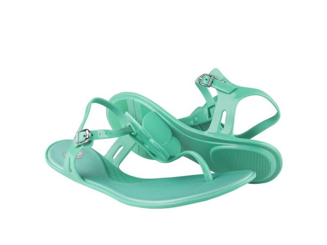 Wiosną i latem 2011 bez plastiku na stopie ani rusz! Propozycje z oferty EBUTY