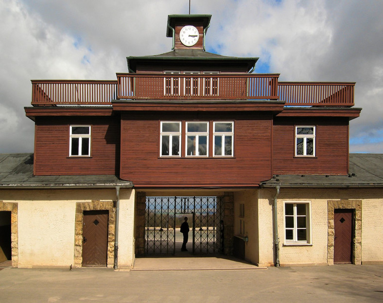 W 1958 roku Sommer został skazany na dożywocie za zbrodnie popełnione w Buchenwaldzie. Na zdjęciu brama obozowa