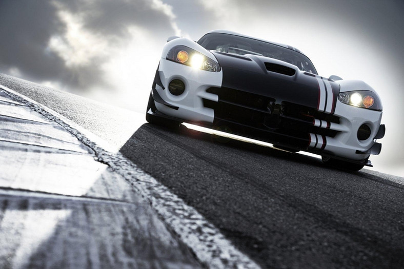 Dodge Viper SRT10 – wyjechał z produkcji, ale zaczyna się ścigać