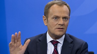 Donald Tusk obiecuje darmowe podręczniki. "Kalkulacje pokazały rzecz druzgocącą"