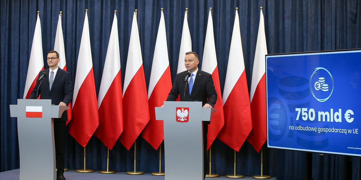 Prezydent Andrzej Duda i premier Mateusz Morawiecki ogłaszają o unijnych dotacjach dla Polski