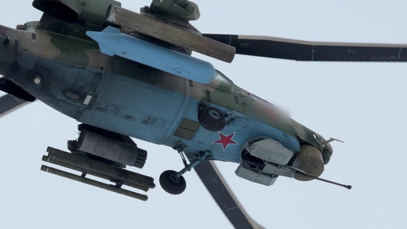 Momentul în care o dronă ucraineană a distrus un elicopter rusesc de 20 de milioane de dolari. Rușii au încercat să copieze tactica