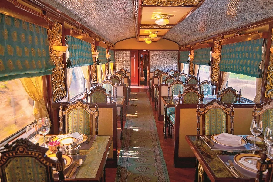 Podróż indyjskim Maharaja Express nawiązuje do czasów kolonialnych. Najbardziej wymagający klienci mogą wynająć cały skład 