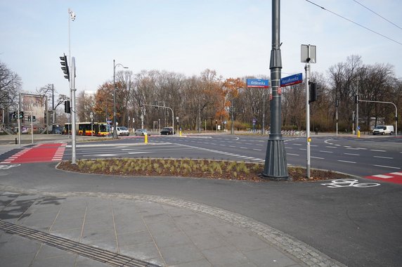 Zieleń zamiast betonu. Tak Warszawa walczy z wyspami ciepła w mieście!