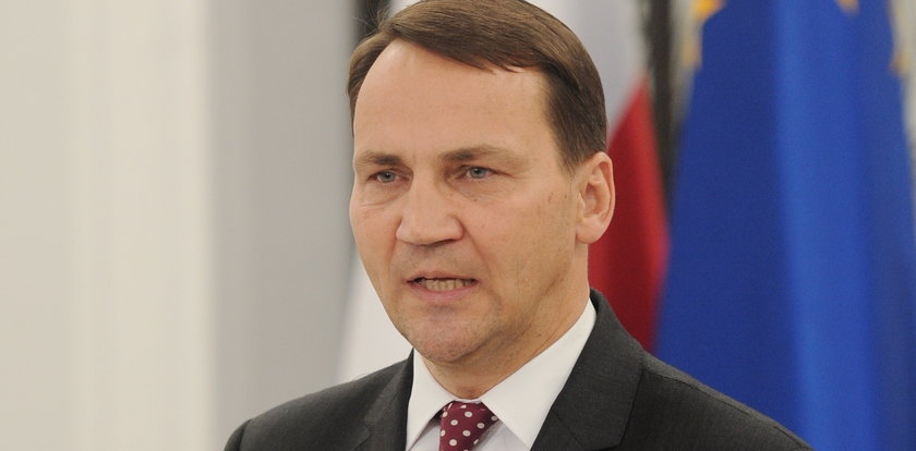 Sikorski w ogniu trudnych pytań