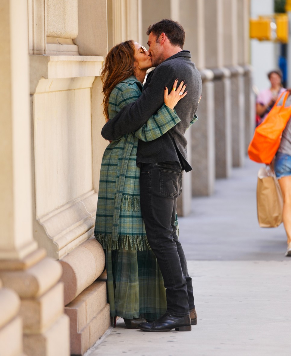 Jennifer Lopez és Ben Affleck szerelmes csókja New York utcáin