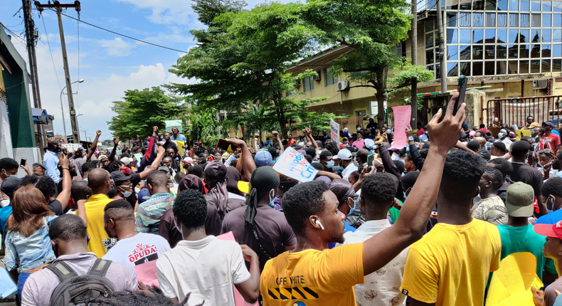 #EndSARS protesters in Lagos. (Pulse Nigeria)
